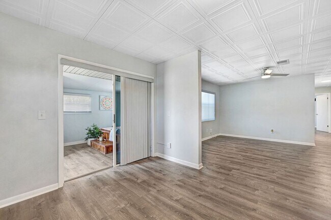 Building Photo - 1028 Coronado Dr