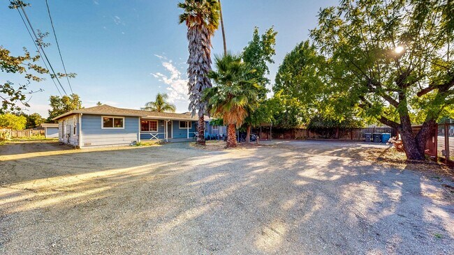 Building Photo - 1720 Ditty Ave