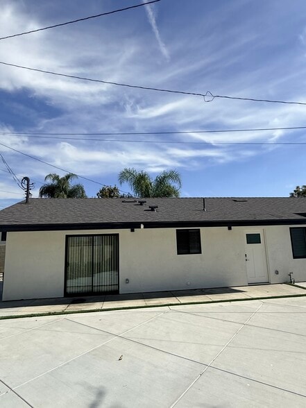 Building Photo - 111 E 60th St