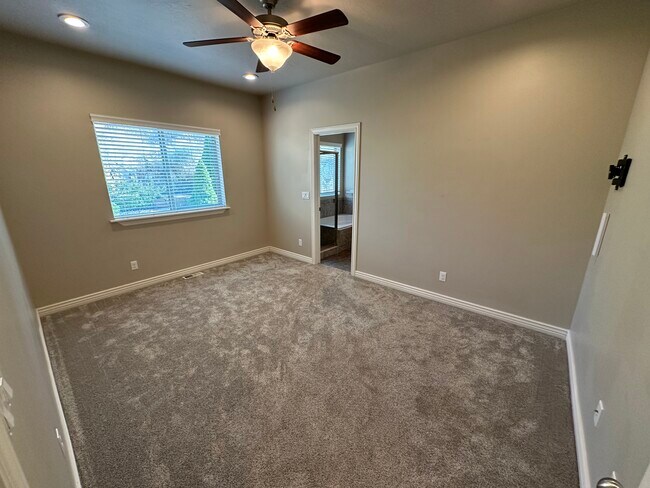 Building Photo - Wyatt Earp Ave - Single Family HOme