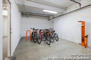 Building Photo - 1401 S Flores St