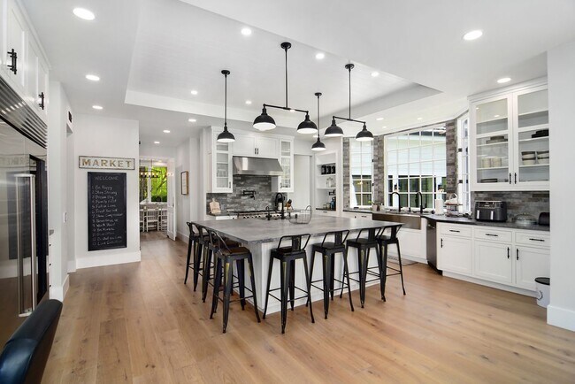 Building Photo - 28845 Countryside Dr