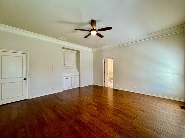 Building Photo - 2600 Sweetbriar Ct