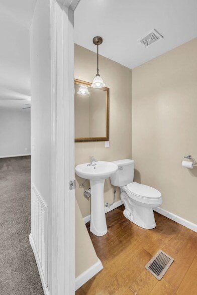 Building Photo - 1065 Lakeland Dr