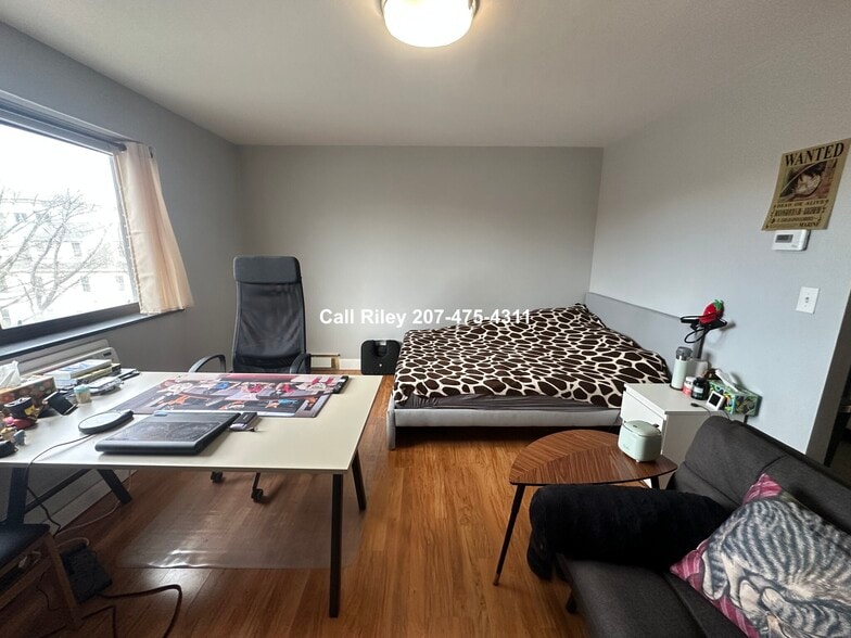 Building Photo - 35 Glencoe St