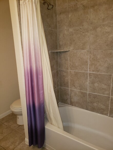 Guest Bathroom - 14903 Orchid Meadow Dr