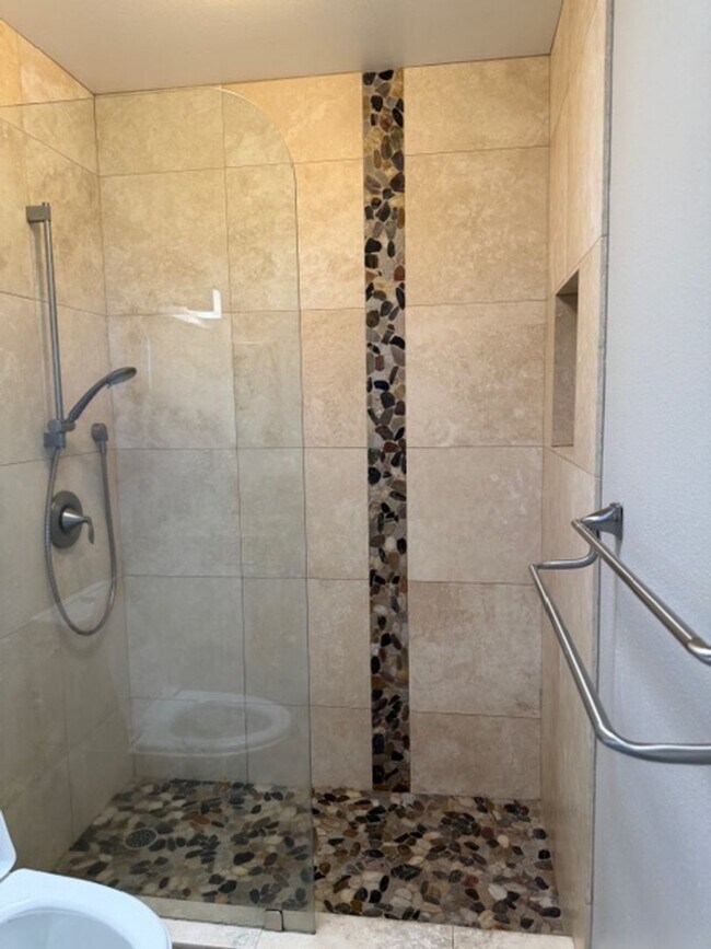 Building Photo - 75 Kaupea St