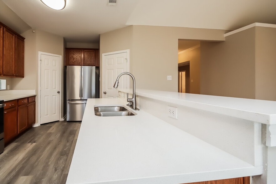 Building Photo - 1420 Castlegar Ln