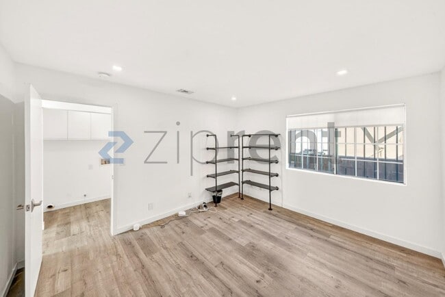 Building Photo - 2481 S Bundy Dr