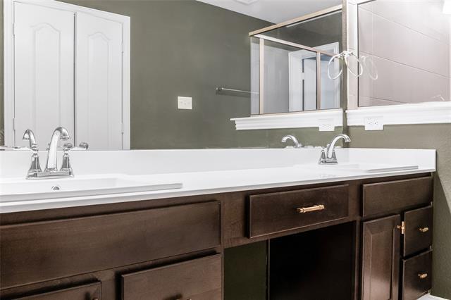 Building Photo - 3730 Malibu Dr