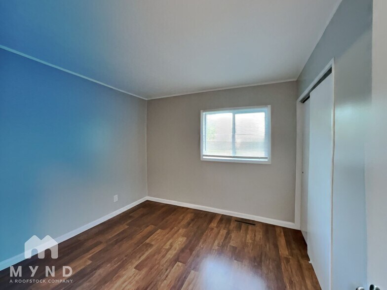 Building Photo - 3049 Bluefield Dr