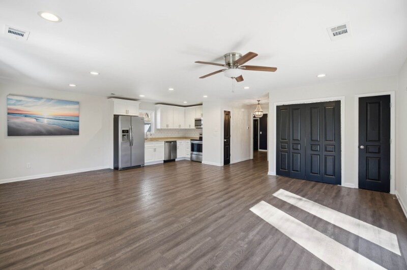 Building Photo - 7621 Maple Pl