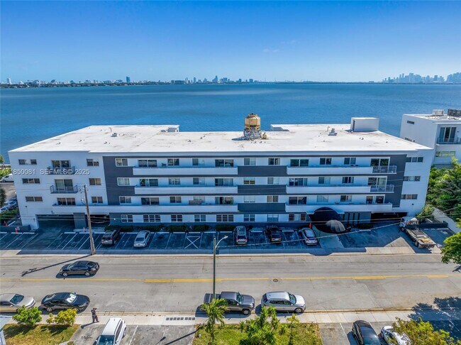 Building Photo - 1880 S Treasure Dr