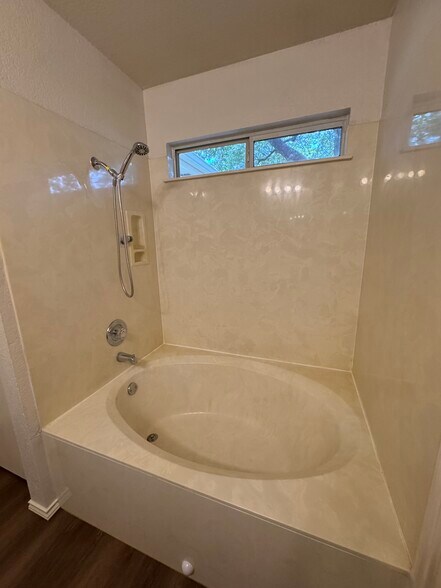 Building Photo - 1404 Carriage Hills Trl