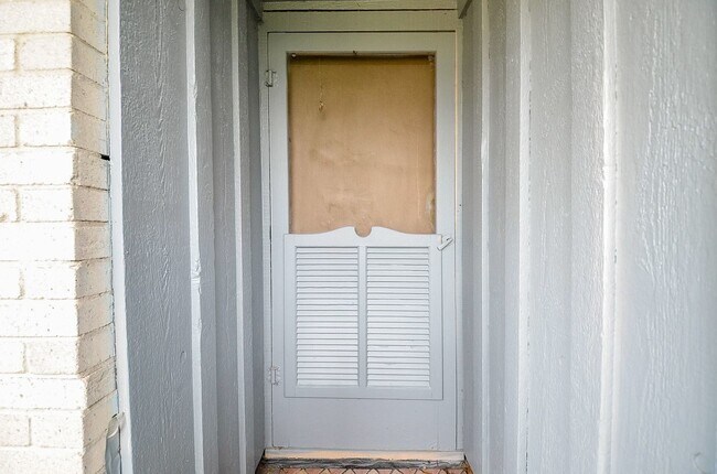 Building Photo - 5243 Greylog Dr