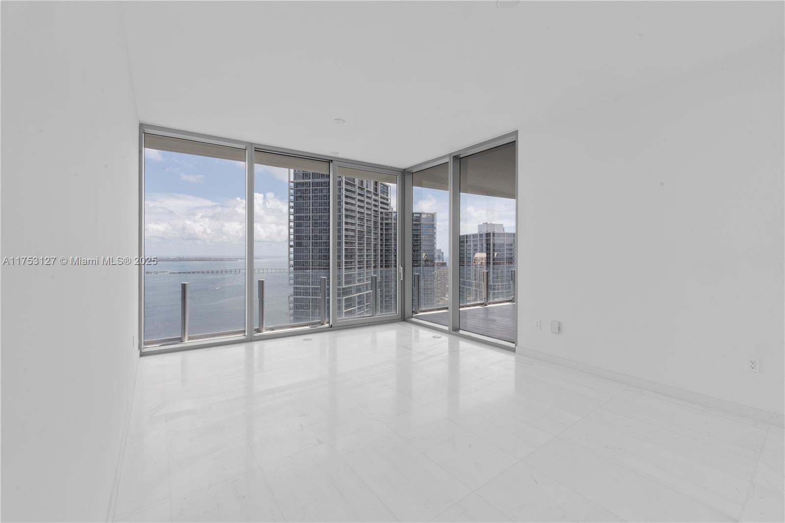 Building Photo - 300 Biscayne Boulevard Way