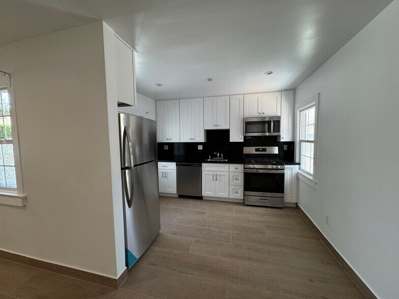 Building Photo - 14224 Friar St