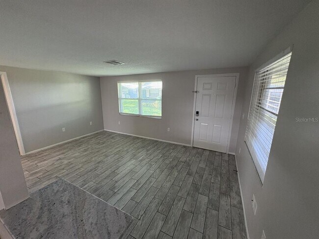Building Photo - 308 Colonia Ln E