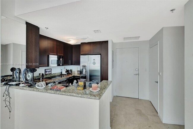 Building Photo - 6515 Collins Ave