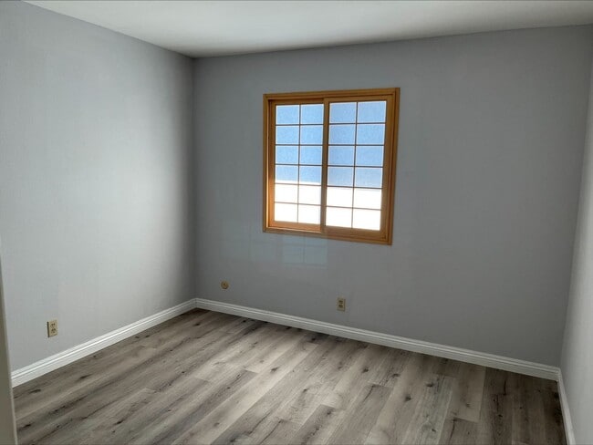 Building Photo - Condo of 3 bedrooms and 2.5 baths in Alhambra