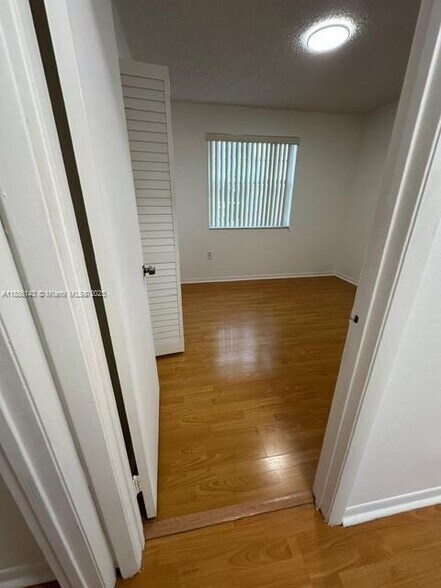 Building Photo - 5582 NW 102nd Pl