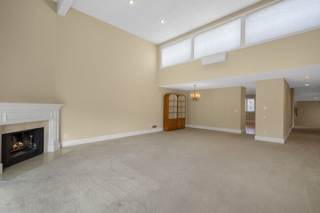 Building Photo - 2bd/1.75ba Bellevue Condo