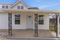 Building Photo - 2303 Parkview Ave