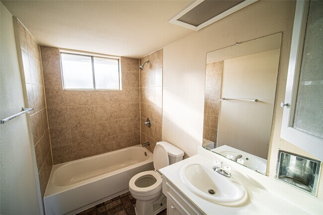Building Photo - 1327 Diplomat Way