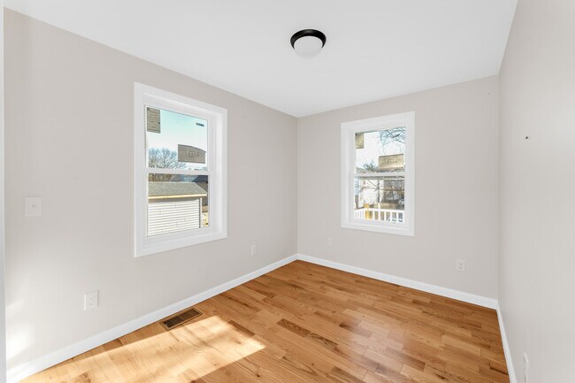 Building Photo - 12 Andy St