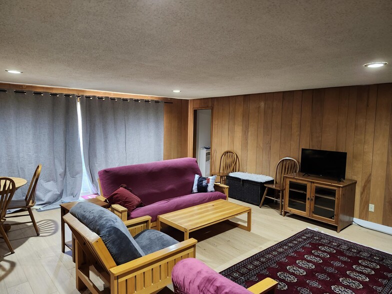 Building Photo - 1415 24th St SE