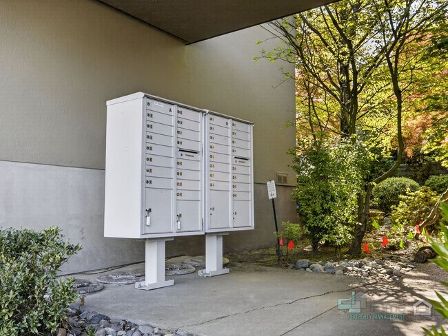 Building Photo - 1 Bedroom Condo Near OHSU + Parking