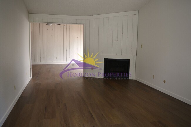 Building Photo - 4821/4823 Mary Kate Dr