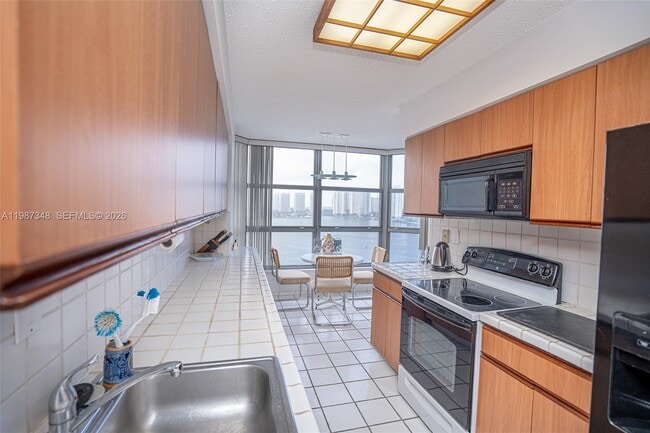 Building Photo - 3530 Mystic Pointe Dr