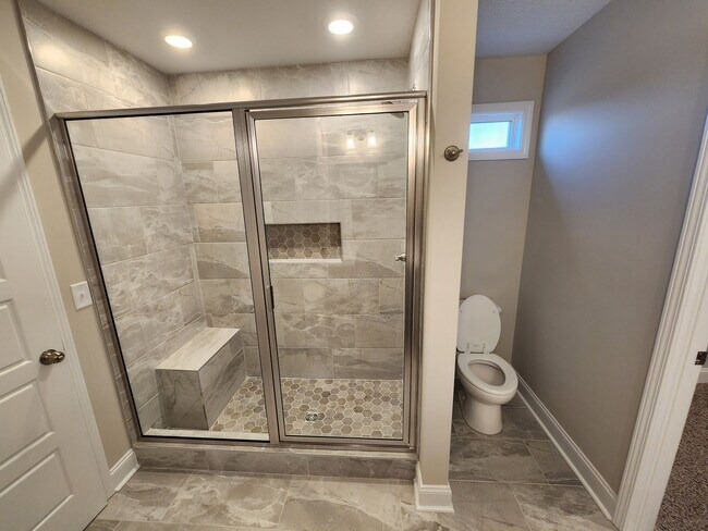 Building Photo - Welcome to Clarksville!