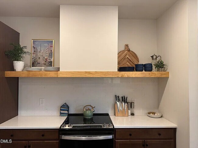 Building Photo - Lease OR Lease to Own