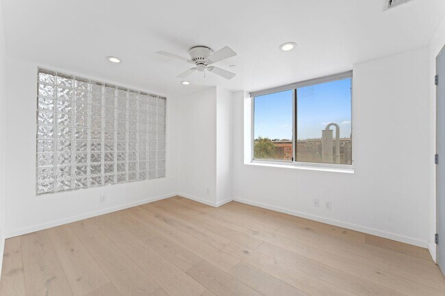 Building Photo - 689 Marin Blvd