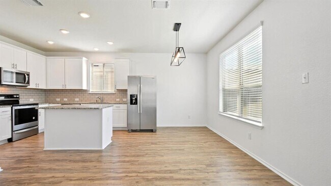 Building Photo - 141 Miracle Dr