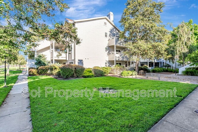 Building Photo - 41 Grandview St