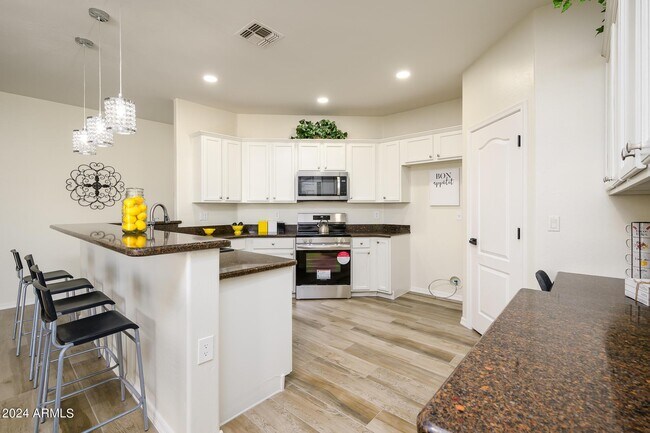 Building Photo - 17618 W Crocus Dr