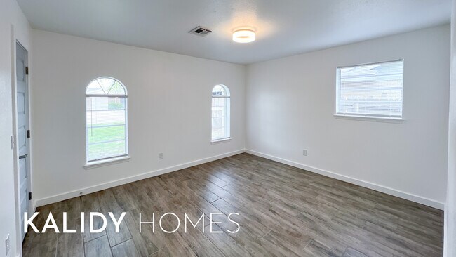Building Photo - 2808 SW 88th St