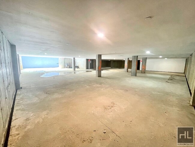 Building Photo - Alderton St