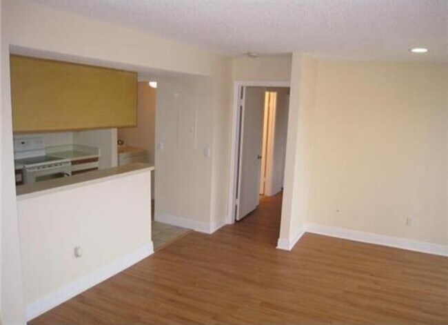 Building Photo - 1241 SW 46th Ave