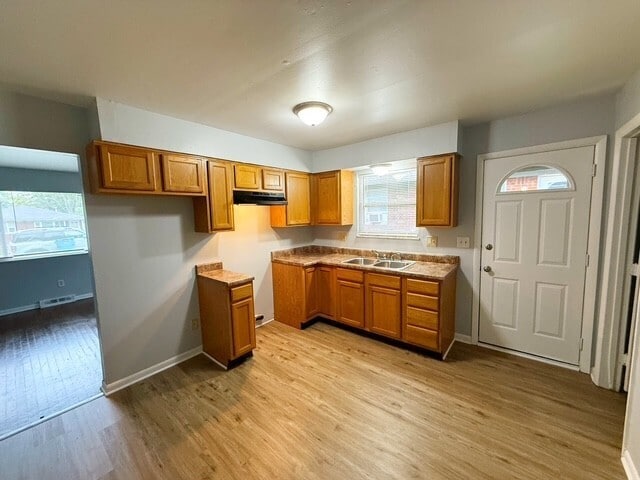 Building Photo - 4651 Crestview Ave