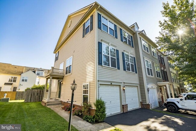 Building Photo - 9240 Cascade Falls Dr