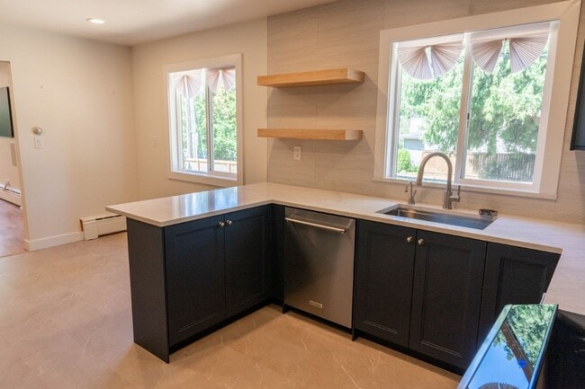 Building Photo - 3Bd/1.5Ba Renton Home