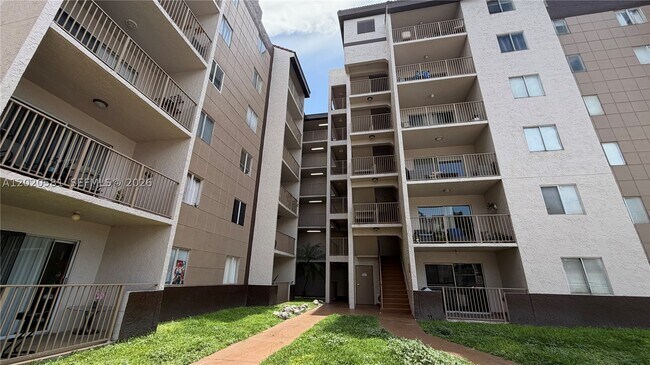 Building Photo - 15221 SW 80th St