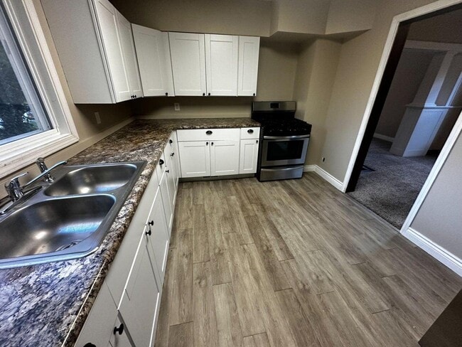 Building Photo - 405 Beech St