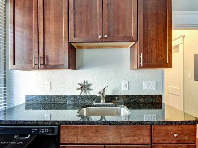 Building Photo - 2116 Herschel St