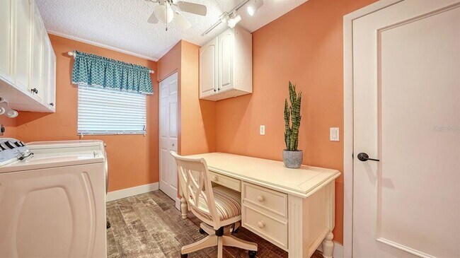 Building Photo - 2291 Pine View Cir