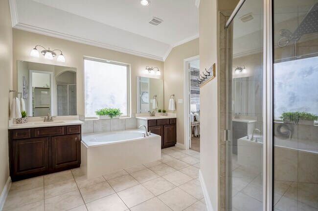 Building Photo - 22310 Taren Ct